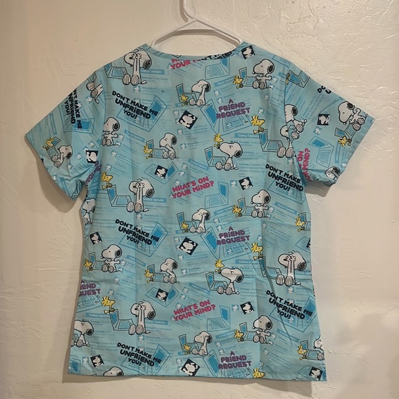 Peanuts Snoopy Women’s Small Medical Nurse Scrub Top size S - Picture 4 of 4